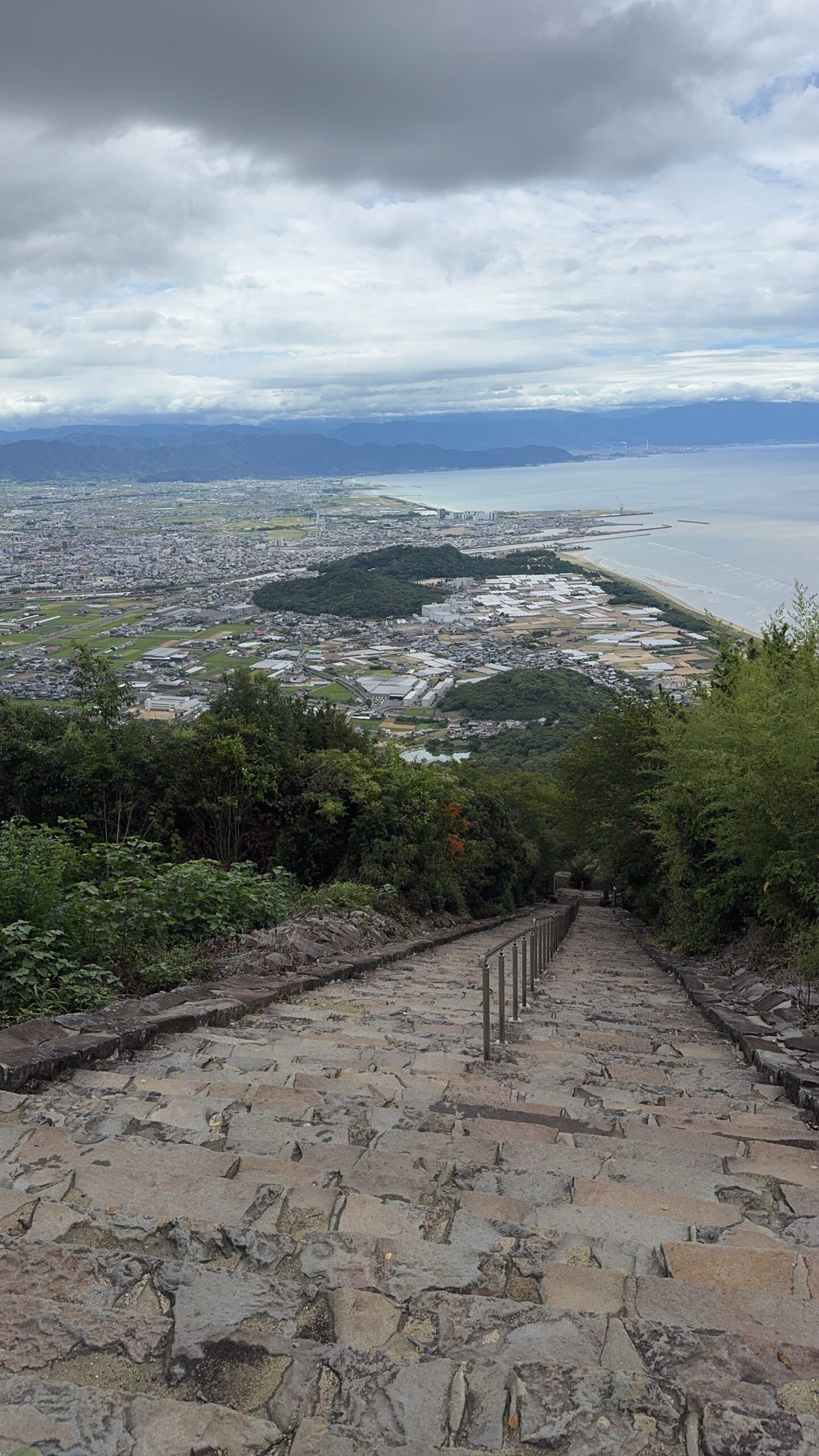 高屋神社 天空の鳥居と瀬戸内の青