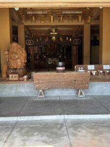 種間寺 本堂（おさわり大黒さま）