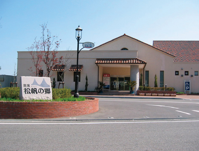 外観とロケーション(出典:一般社団法人淡路島観光協会)