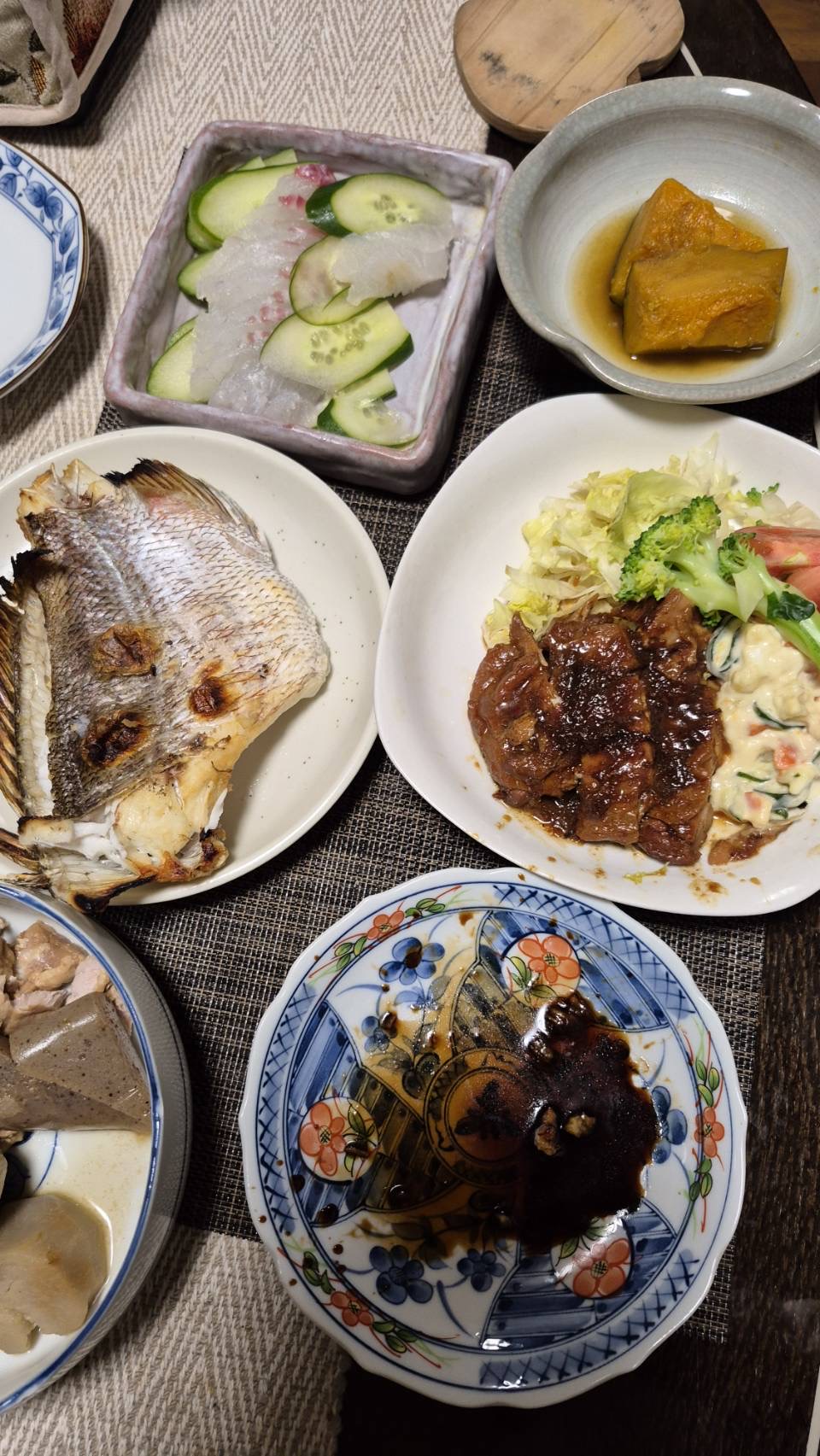 真鯛のお刺身など極上の食卓